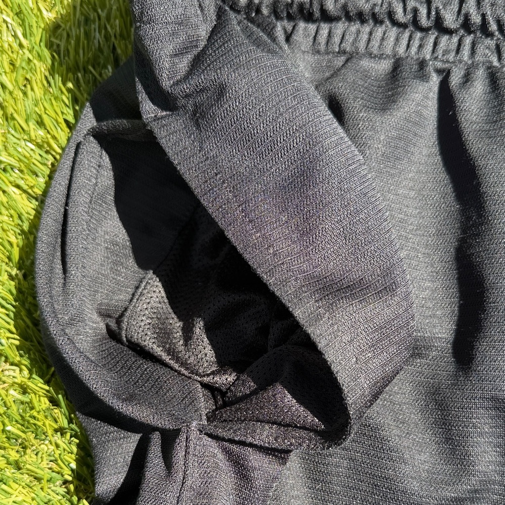 Men’s Nike Black Athletic Shorts with White Swoosh features drawstring & pockets - Picture 2 of 6